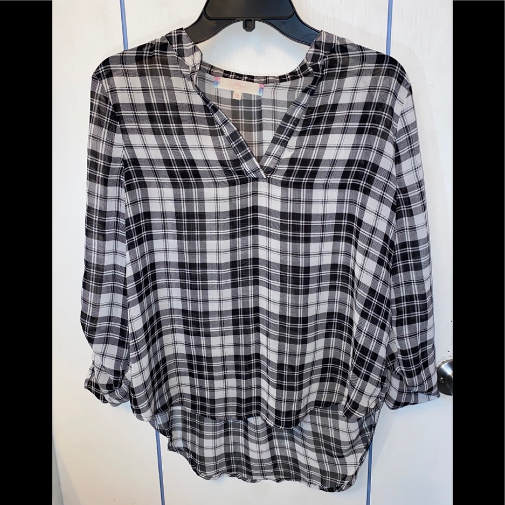 Black and white checkered top